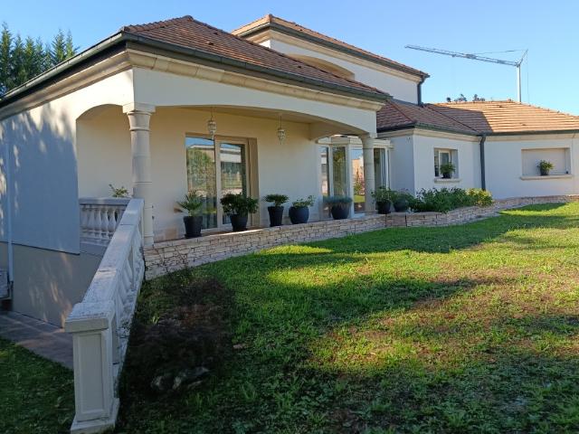 Maison 6 pièces 230 m²