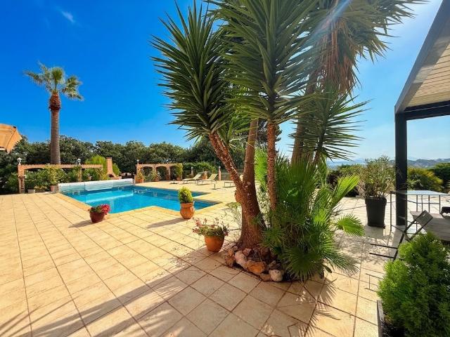 Maison 6 pièces 230 m²