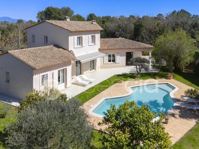 Maison 6 pièces 230 m²