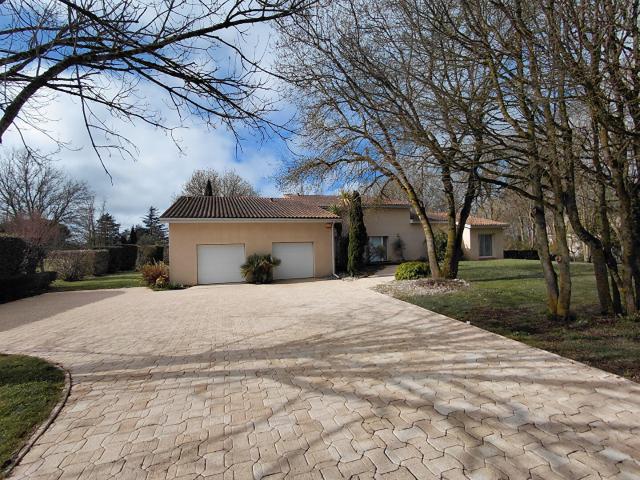 Maison 6 pièces 230 m²