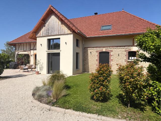 Maison 6 pièces 230 m²