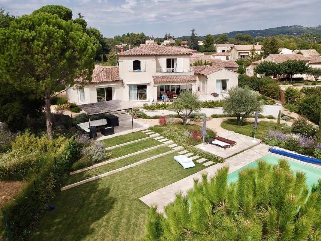 Maison 6 pièces 230 m²