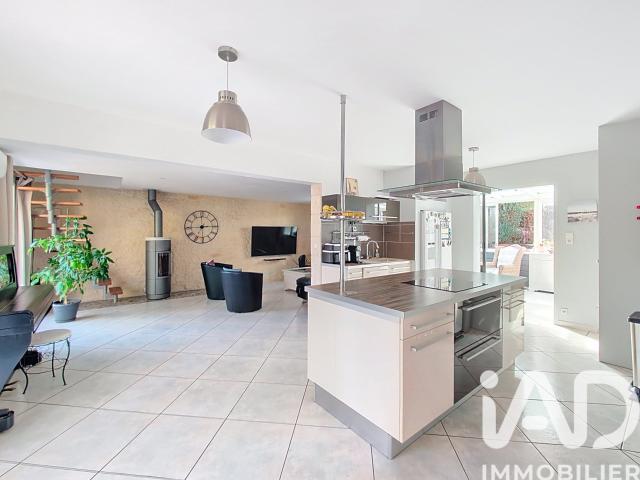 Maison 6 pièces 230 m²