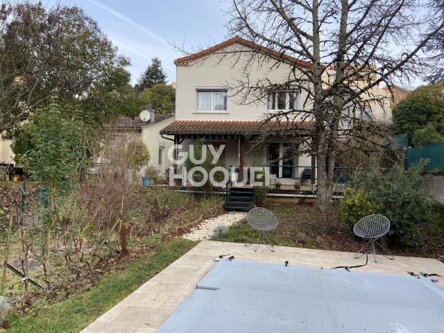 Maison 6 pièces 230 m²