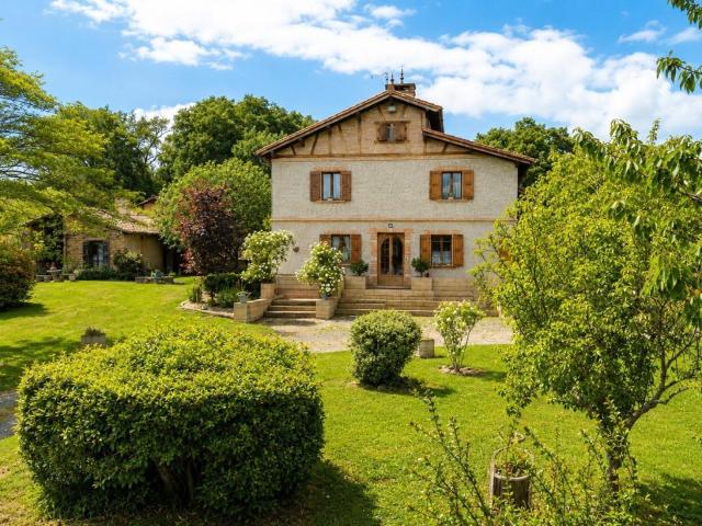 Maison 6 pièces 230 m²