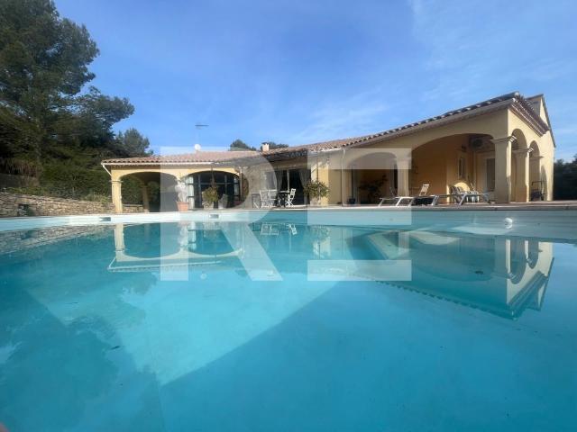Maison 6 pièces 230 m²