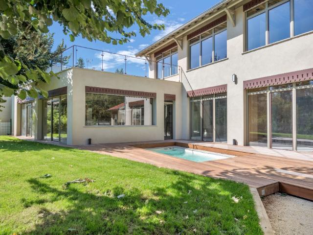 Maison 6 pièces 230 m²