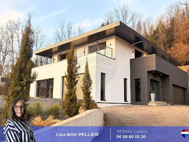 Maison 6 pièces 232 m²