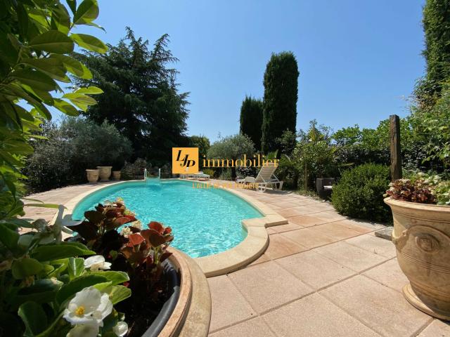 Maison 6 pièces 232 m²