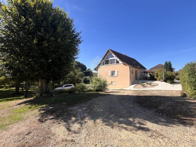Maison 6 pièces 232 m²