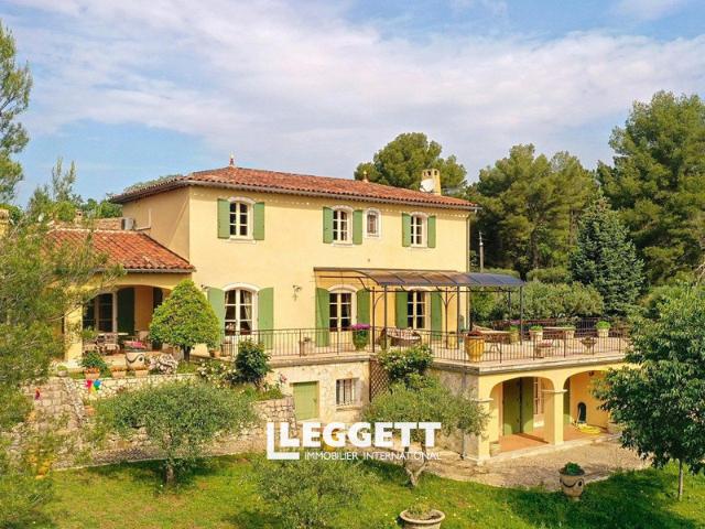Maison 6 pièces 233 m²