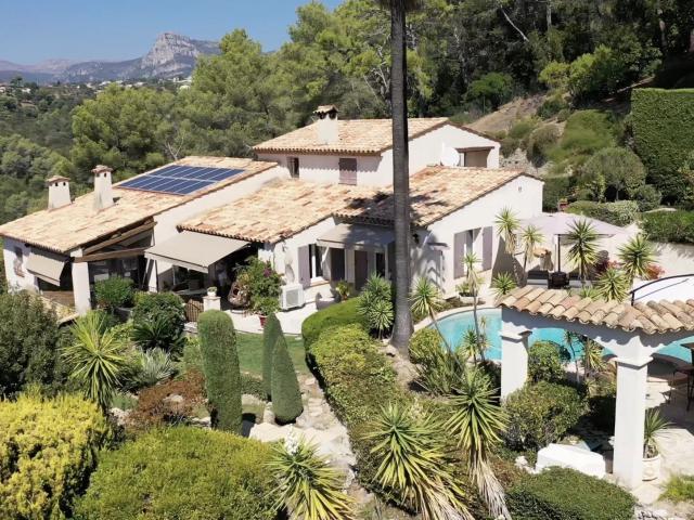 Maison 6 pièces 233 m²