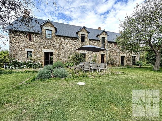 Maison 6 pièces 233 m²