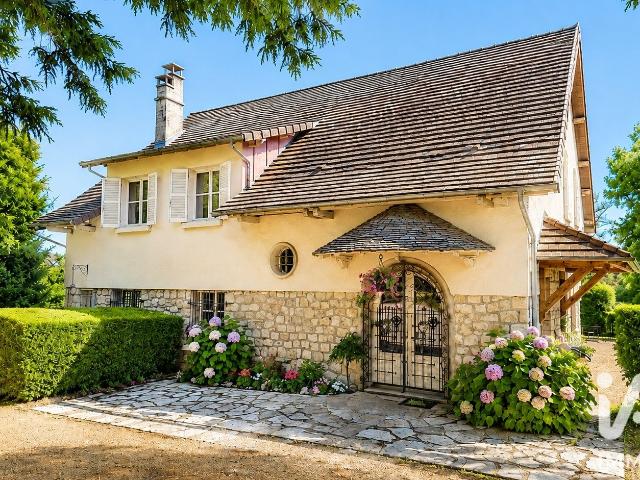 Maison 6 pièces 233 m²