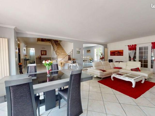 Maison 6 pièces 233 m²