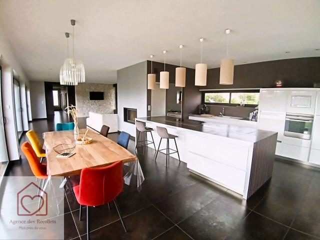 Maison 6 pièces 233 m²