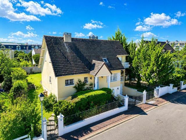 Maison 6 pièces 244 m²