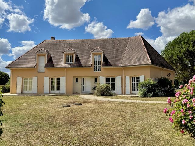 Maison 6 pièces 244 m²