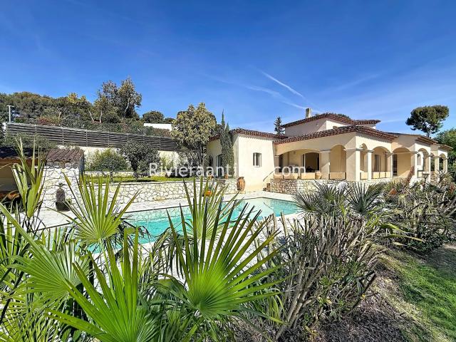 Maison 6 pièces 244 m²