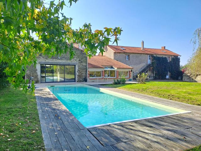 Maison 6 pièces 244 m²