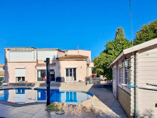 Maison 6 pièces 245 m²