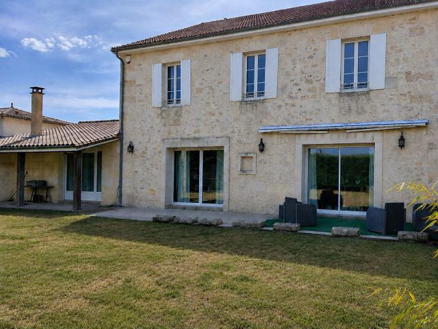Maison 6 pièces 245 m²