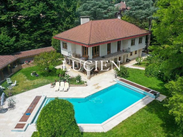 Maison 6 pièces 245 m²
