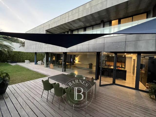 Maison 6 pièces 233 m²