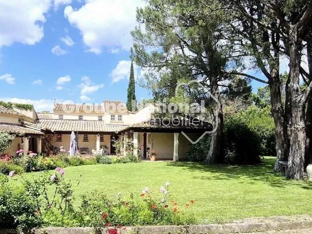 Maison 6 pièces 245 m²