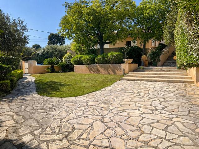 Maison 6 pièces 246 m²