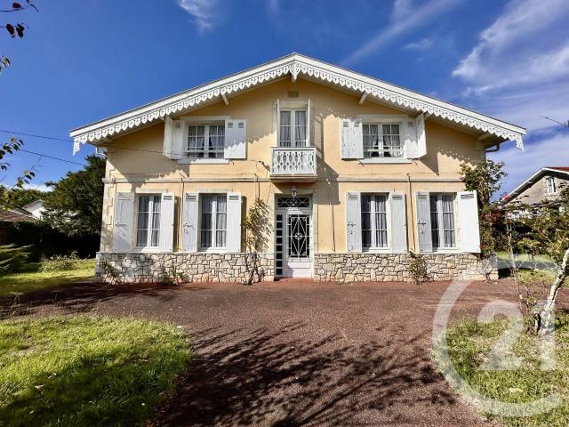 Maison 6 pièces 246 m²