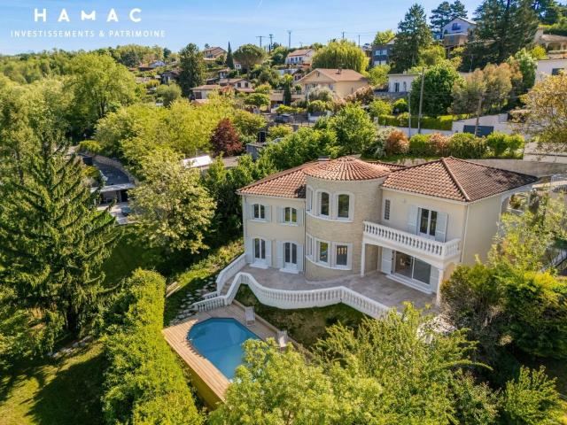 Maison 6 pièces 246 m²