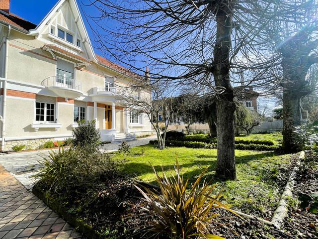 Maison 6 pièces 246 m²