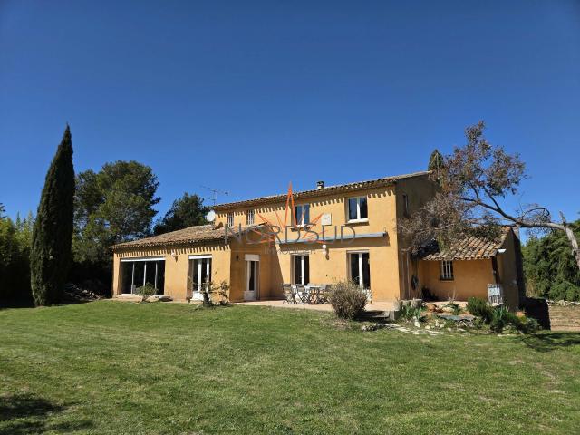 Maison 6 pièces 246 m²