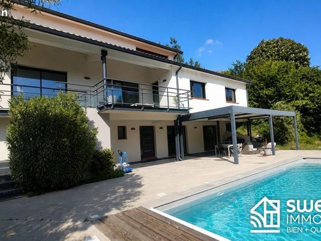 Maison 6 pièces 246 m²
