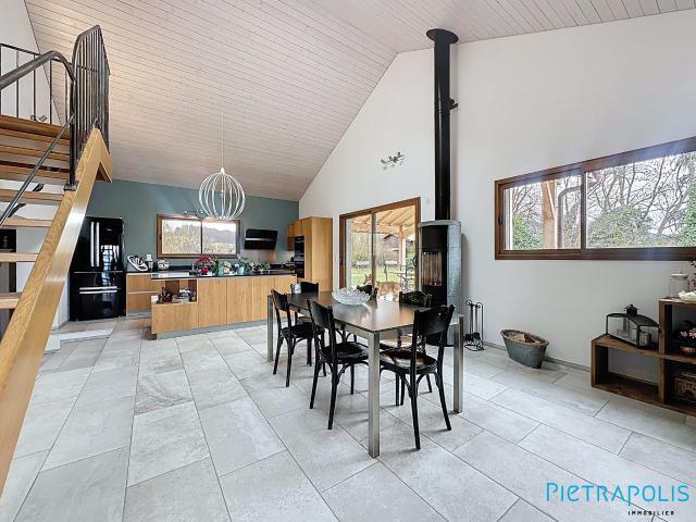 Maison 6 pièces 246 m²