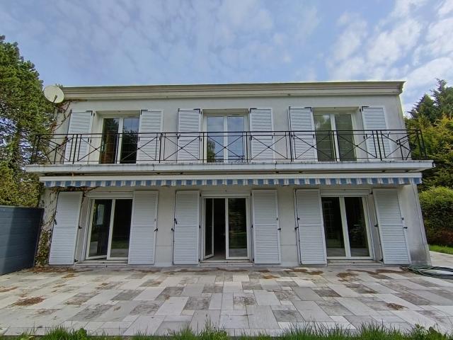 Maison 6 pièces 246 m²