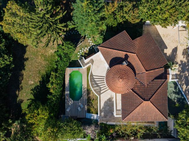 Maison 6 pièces 246 m²
