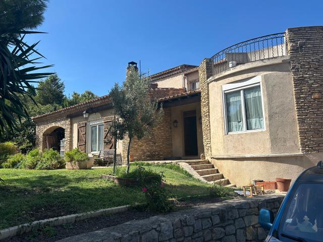 Maison 6 pièces 247 m²