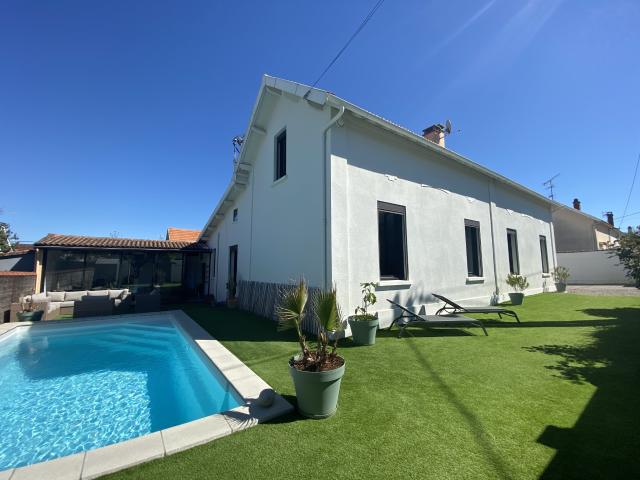 Maison 6 pièces 247 m²