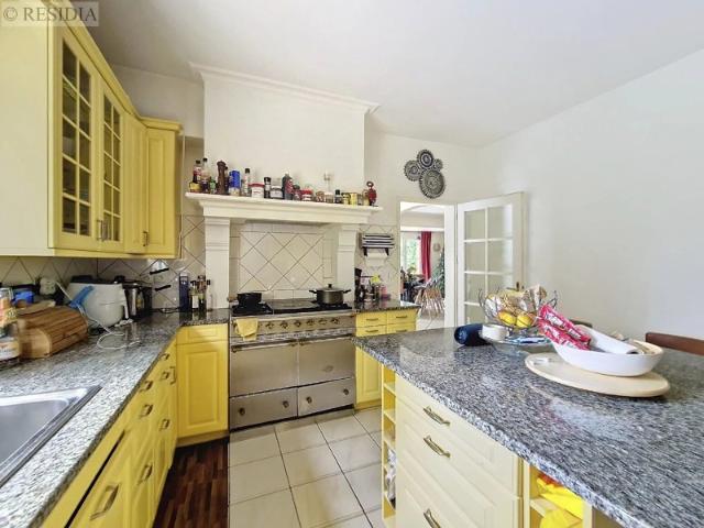 Maison 6 pièces 247 m²