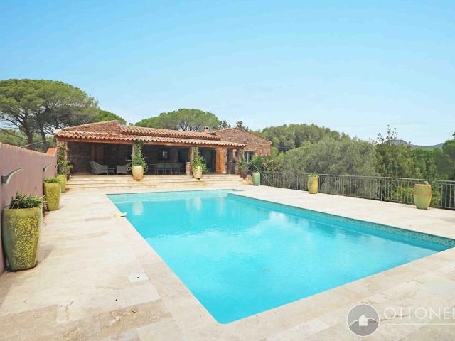 Maison 6 pièces 247 m²
