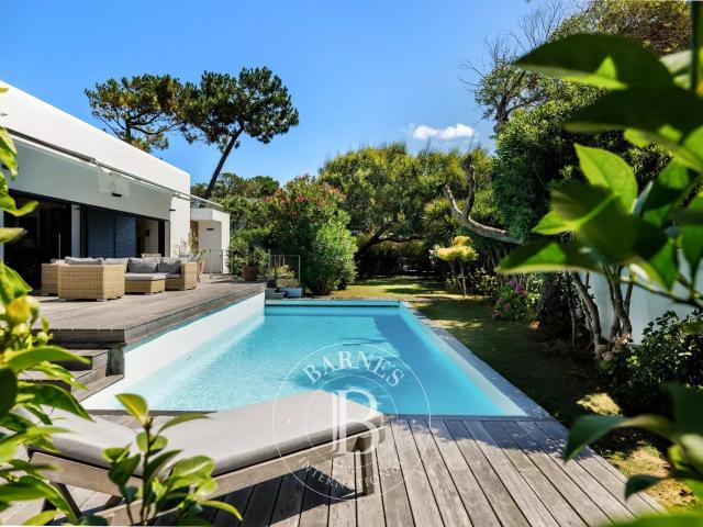 Maison 6 pièces 248 m²