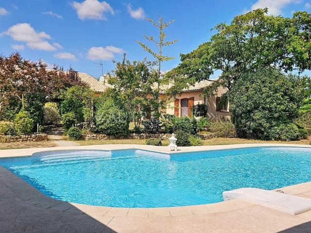 Maison 6 pièces 248 m²