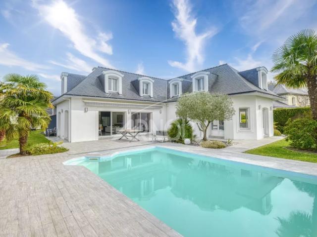 Maison 7 pièces 249 m²