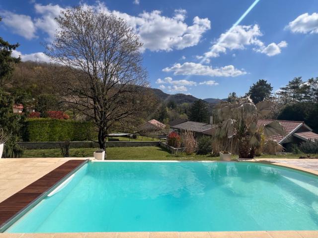 Maison 6 pièces 240 m²