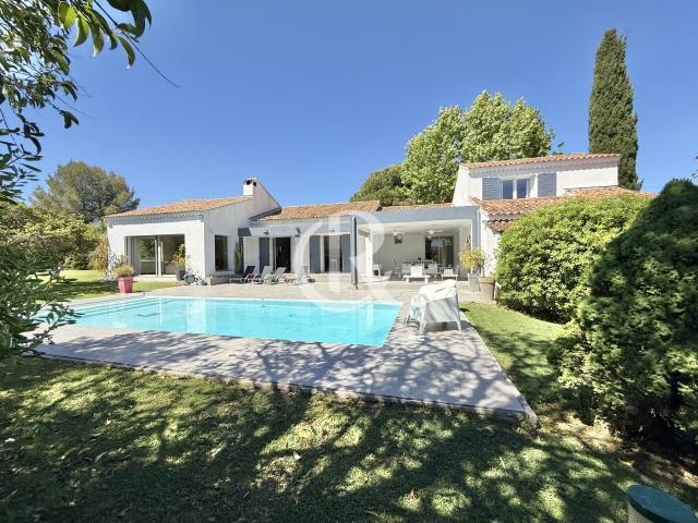 Maison 6 pièces 240 m²