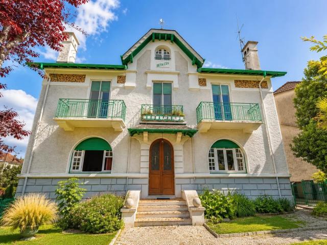 Maison 6 pièces 240 m²