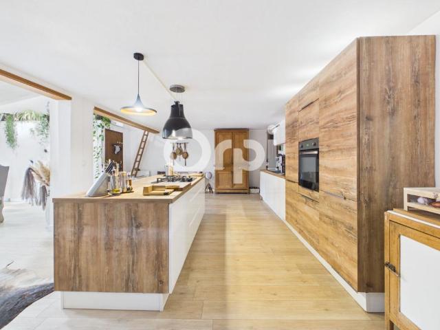 Maison 6 pièces 240 m²