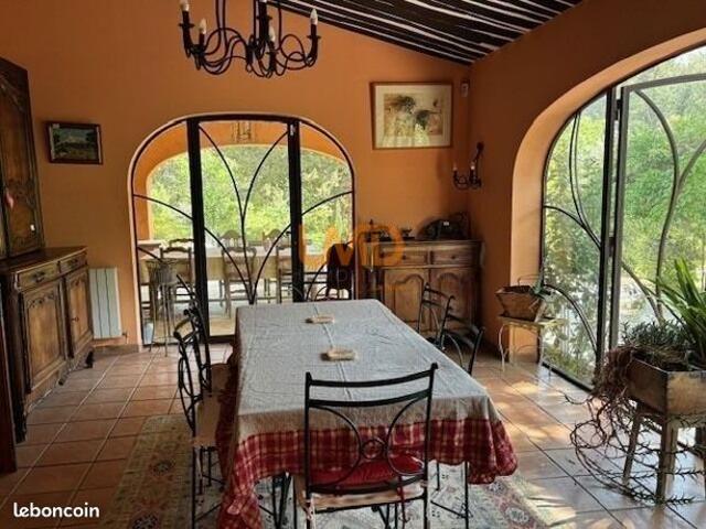 Maison 7 pièces 240 m²